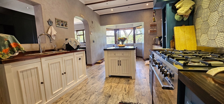 6 Bedroom Property for Sale in Hartbeesfontein North West